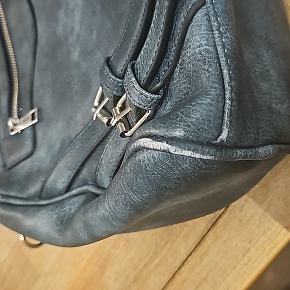 Genuine Leather Beautiful Design Women's Bag. - Picture 15 of 16